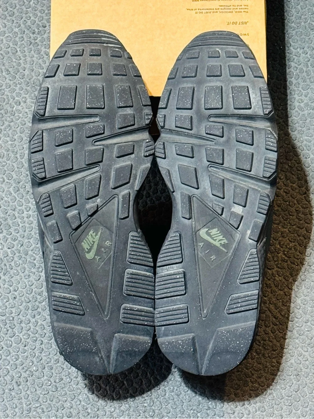 Nike Air Huarache PRM ‘Olive Black’ 2022 (Sz 11.5M)